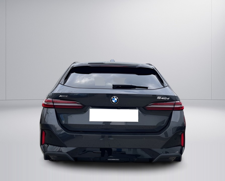 BMW Seria 5 540d xDrive Touring M-Sport (3)