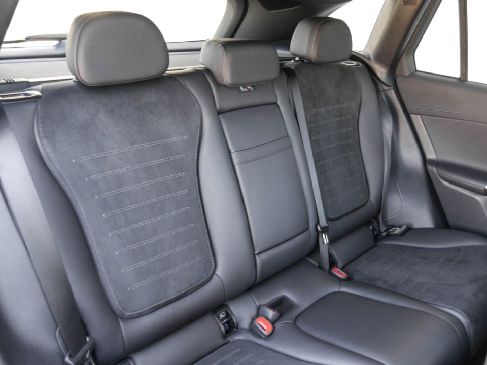 Mercedes-Benz GLC 200 4MATIC AMG Line (4)