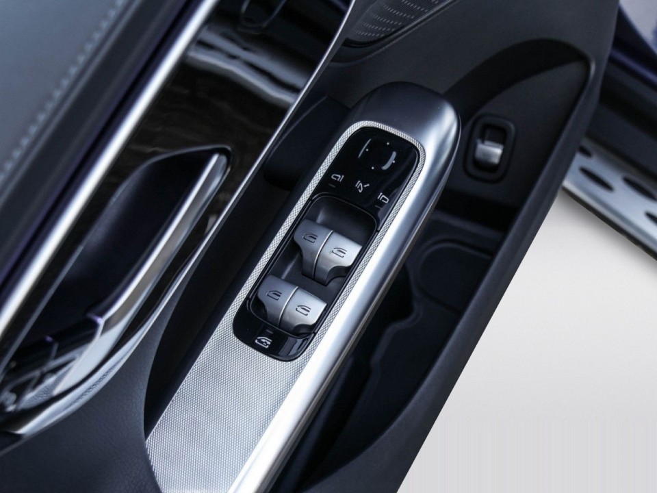 Mercedes-Benz GLC 200 4MATIC AMG Line - foto 9