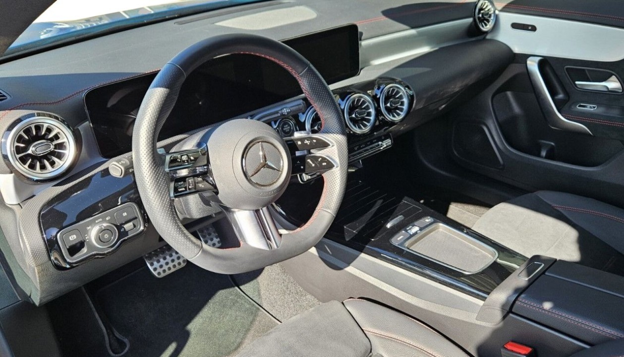 Mercedes-Benz CLA 220 4MATIC AMG Line (4)