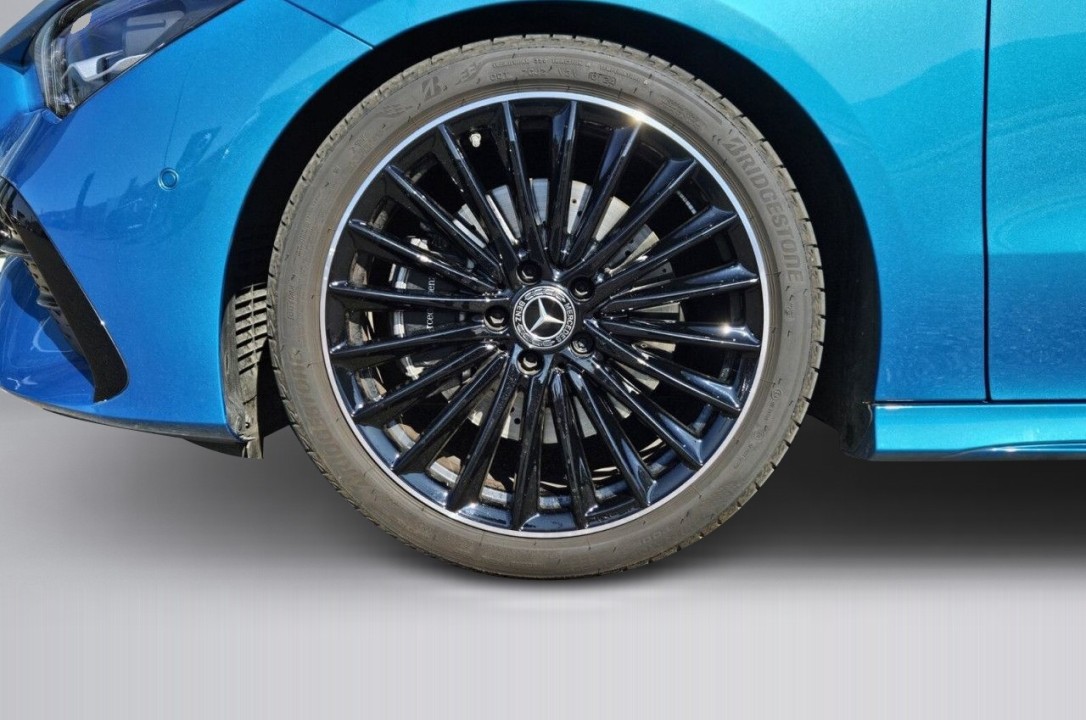 Mercedes-Benz CLA 220 4MATIC AMG Line - foto 6