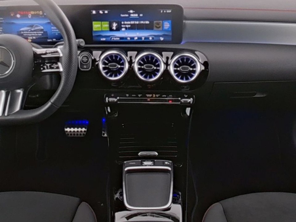 Mercedes-Benz CLA 200 AMG - foto 9