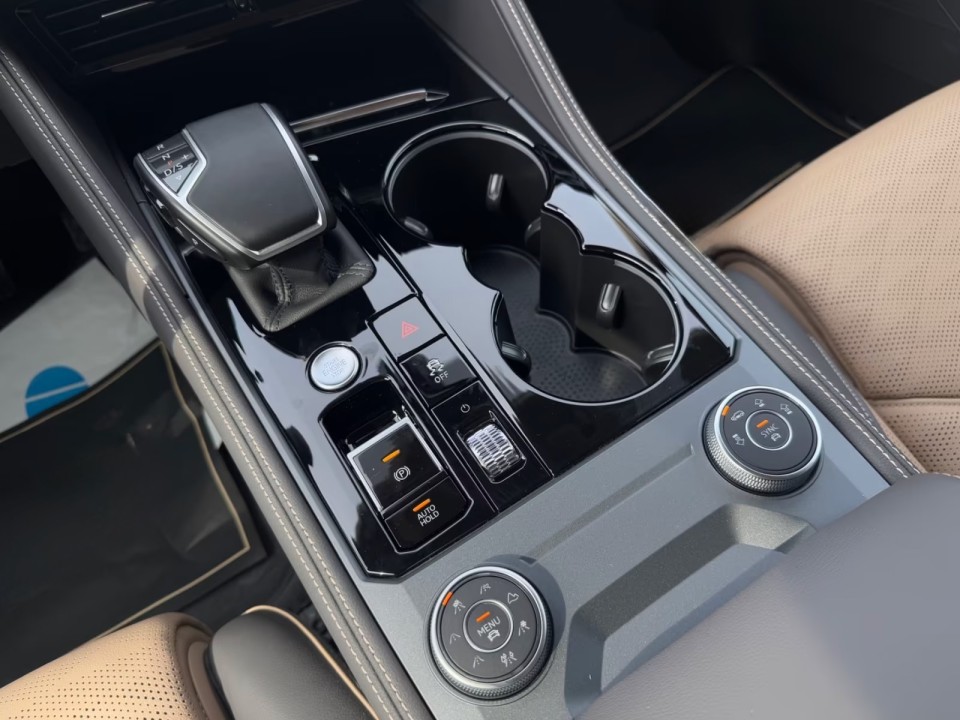 Volkswagen Touareg Elegance - foto 22