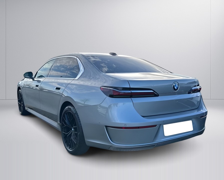 BMW Seria 7 740d xDrive (2)