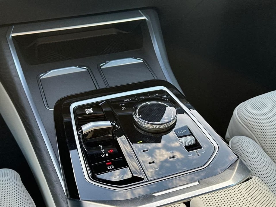 BMW Seria 7 740d xDrive - foto 7