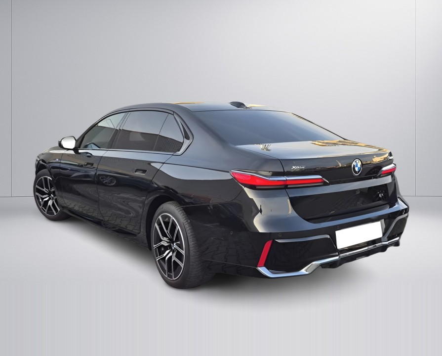 BMW Seria 7 xDrive740d M-Sport (3)