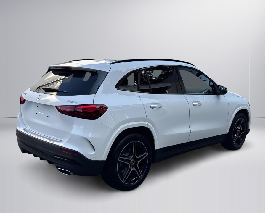 Mercedes-Benz GLA 220 4MATIC (3)