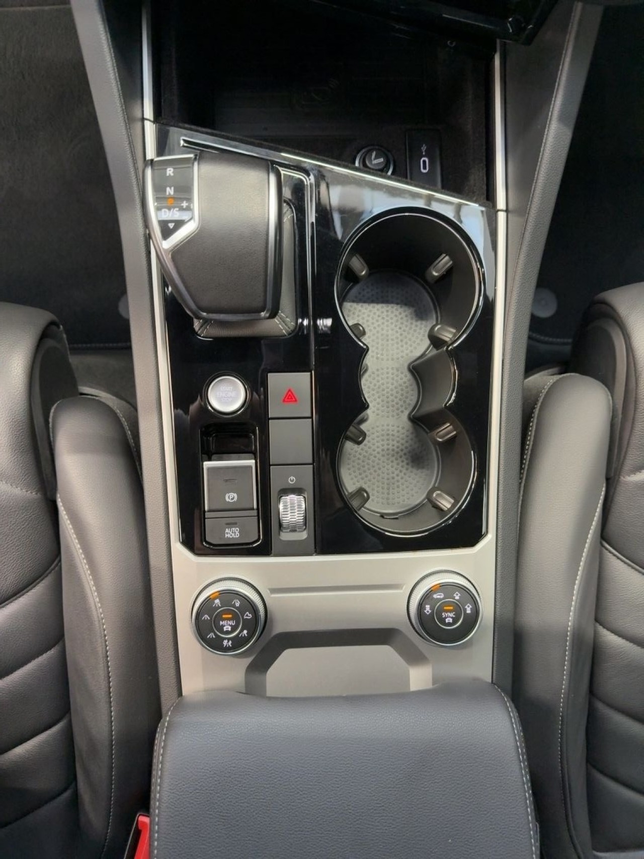 Volkswagen Touareg R-Line - foto 8