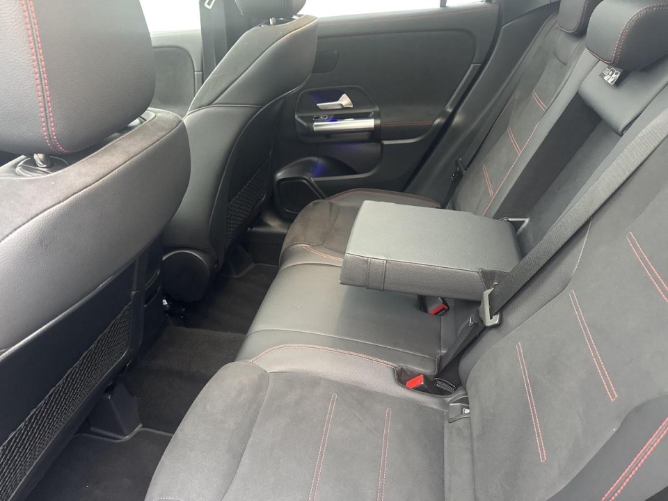 Mercedes-Benz GLA 220 4MATIC AMG - foto 11