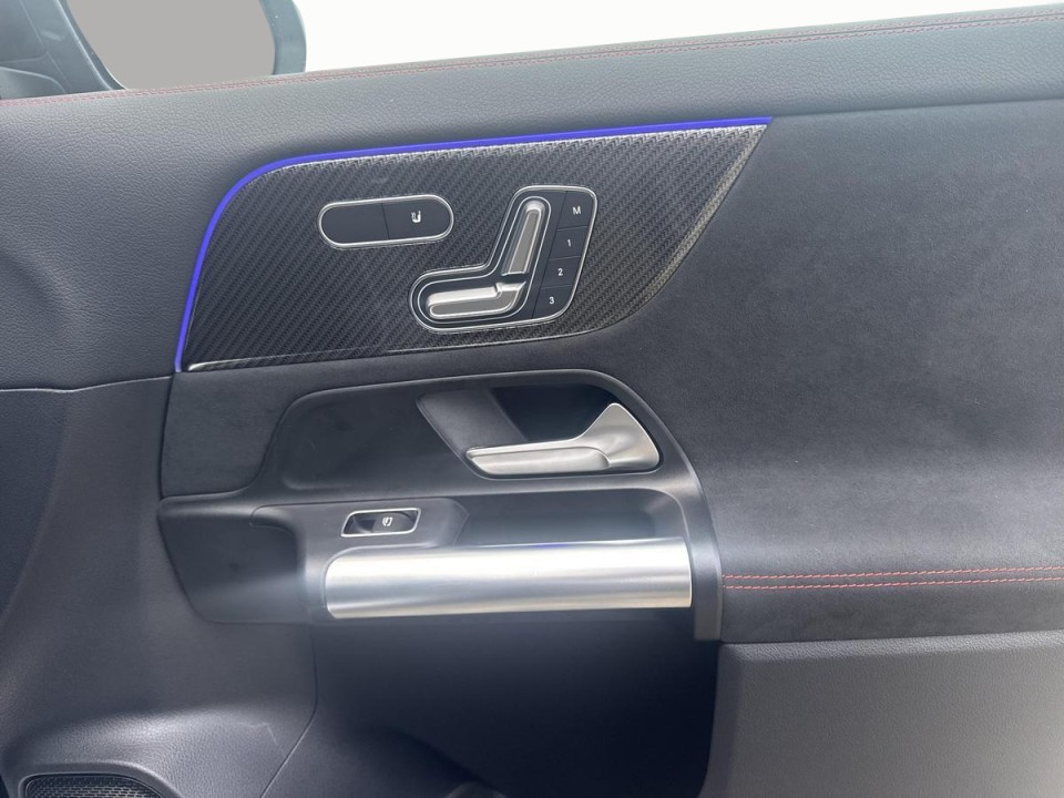 Mercedes-Benz GLA 220 4MATIC AMG - foto 16