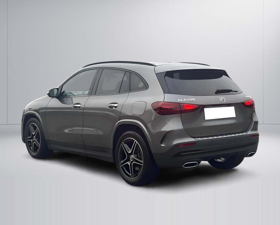 Mercedes-Benz GLA 220 4MATIC AMG (5)