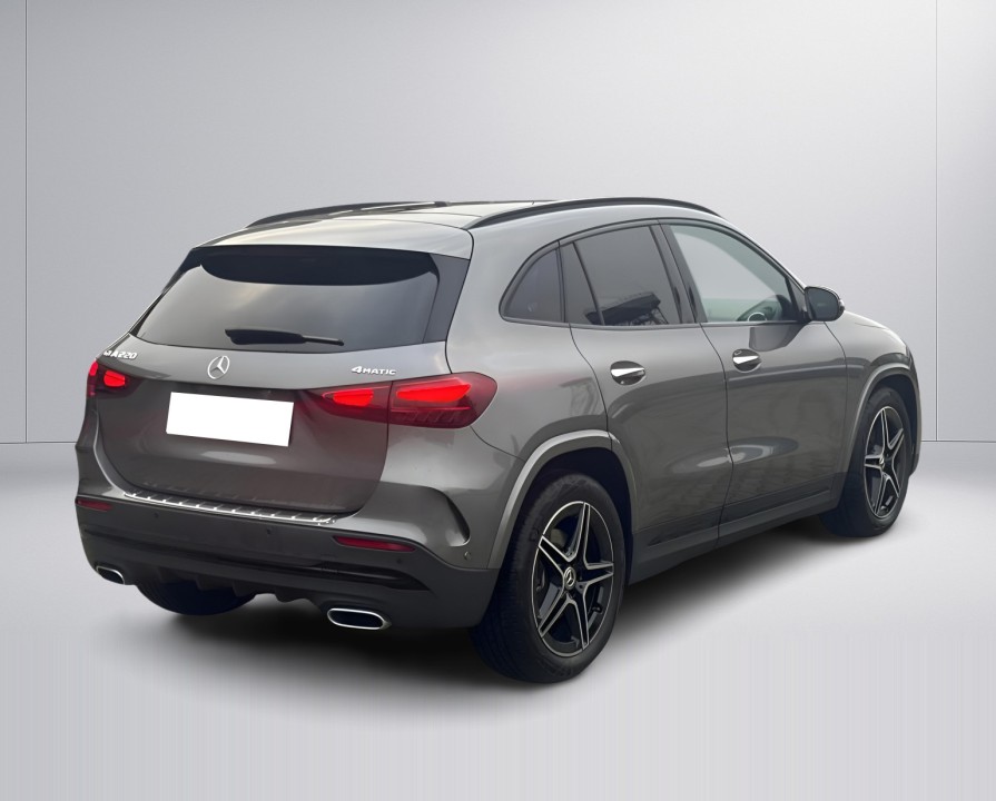 Mercedes-Benz GLA 220 4MATIC AMG (3)