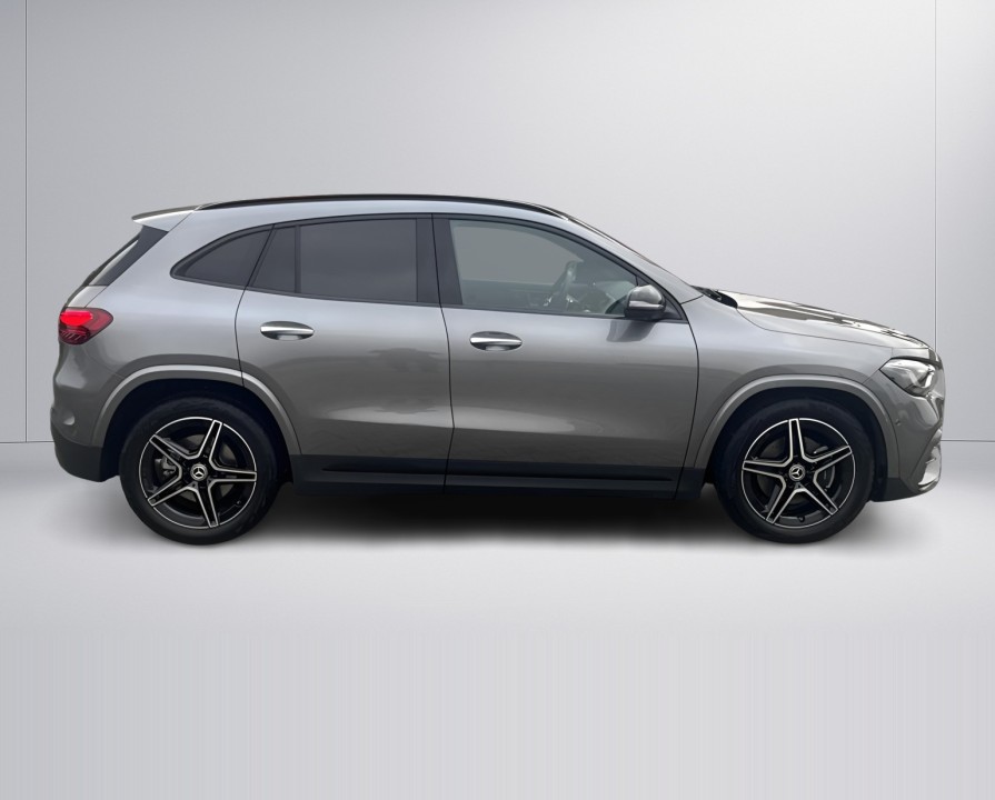 Mercedes-Benz GLA 220 4MATIC AMG (2)