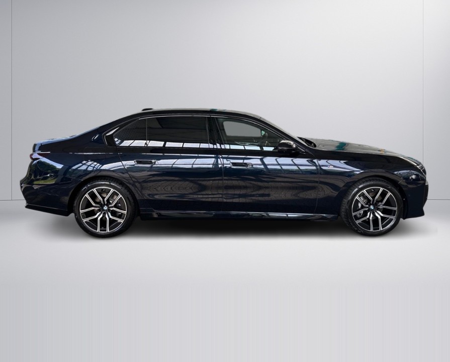 BMW Seria 7 xDrive740d M-Sport (2)