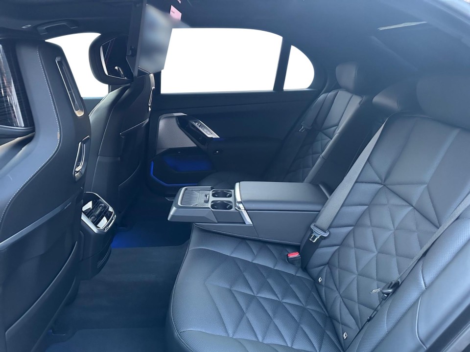 BMW Seria 7 xDrive740d M-Sport - foto 12