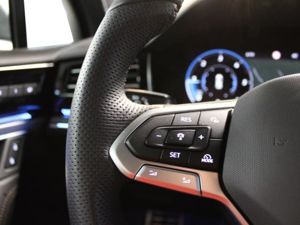 Volkswagen Touareg R-Line - foto 9