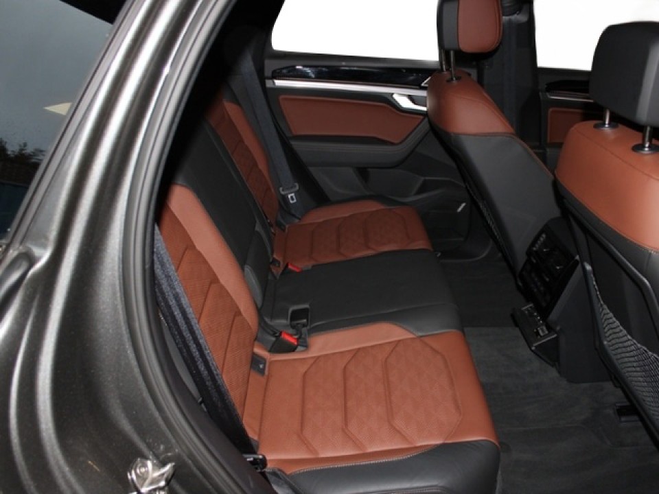 Volkswagen Touareg R-Line (4)