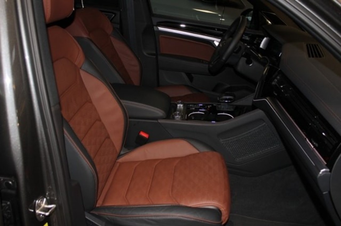 Volkswagen Touareg R-Line (3)