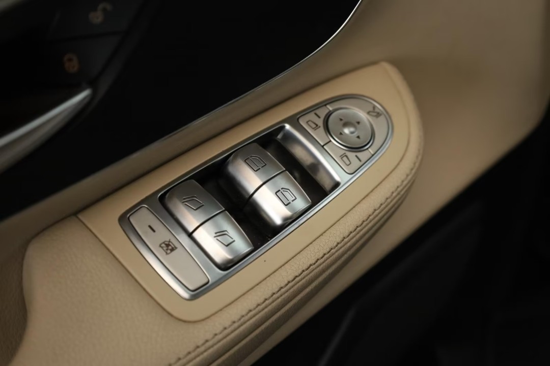 Mercedes-Benz V 300d 4MATIC Extralong Avantgarde - foto 18