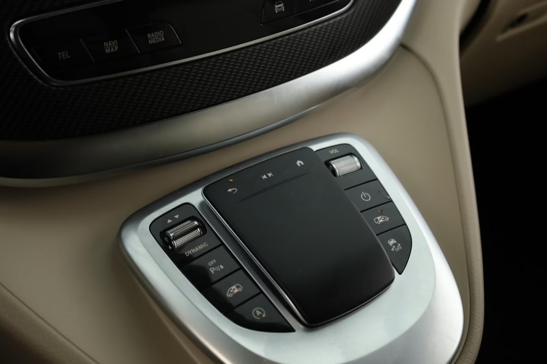 Mercedes-Benz V 300d 4MATIC Extralong Avantgarde - foto 13