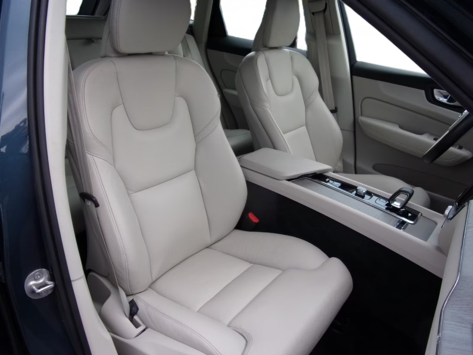 Volvo XC 60 B4 Plus Dark - foto 11