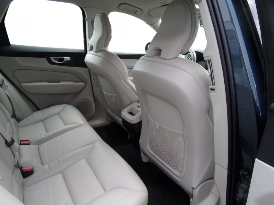 Volvo XC 60 B4 Plus Dark - foto 12