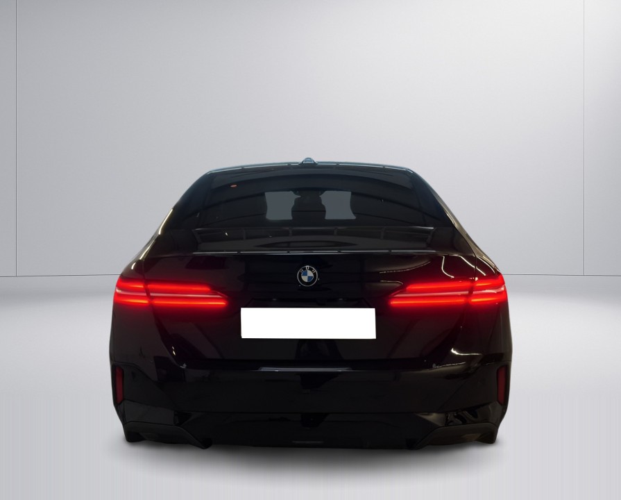 BMW Seria 5 xDrive550e (4)