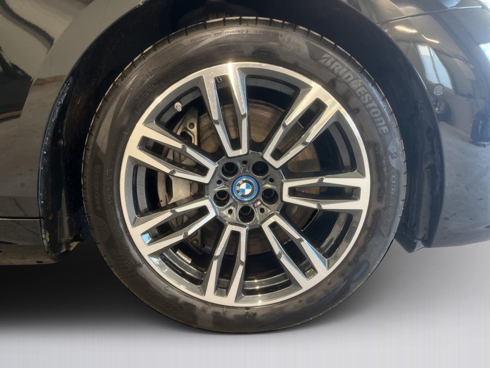 BMW Seria 5 xDrive550e - foto 15