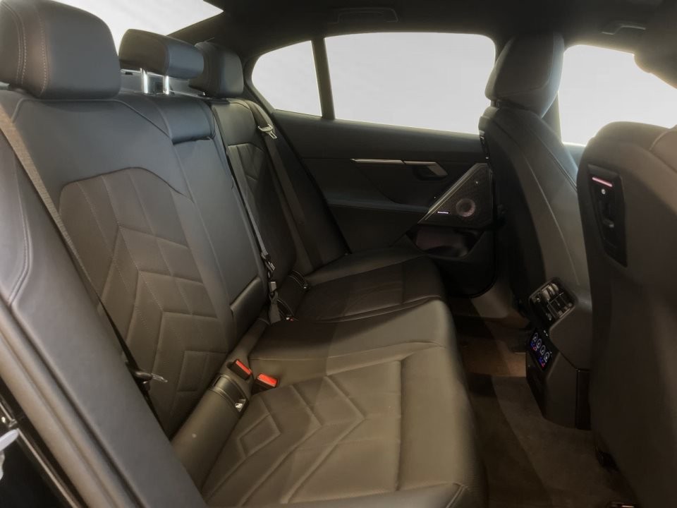 BMW Seria 5 xDrive550e - foto 11