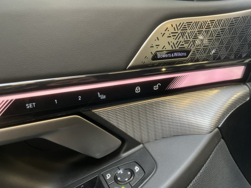 BMW Seria 5 xDrive550e - foto 12