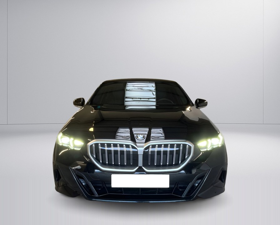 BMW Seria 5 xDrive550e (5)