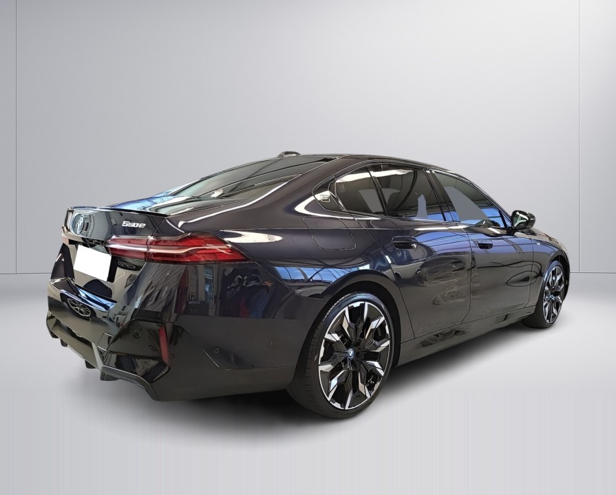 BMW Seria 5 xDrive550e (2)