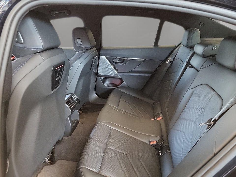 BMW Seria 5 xDrive550e - foto 8