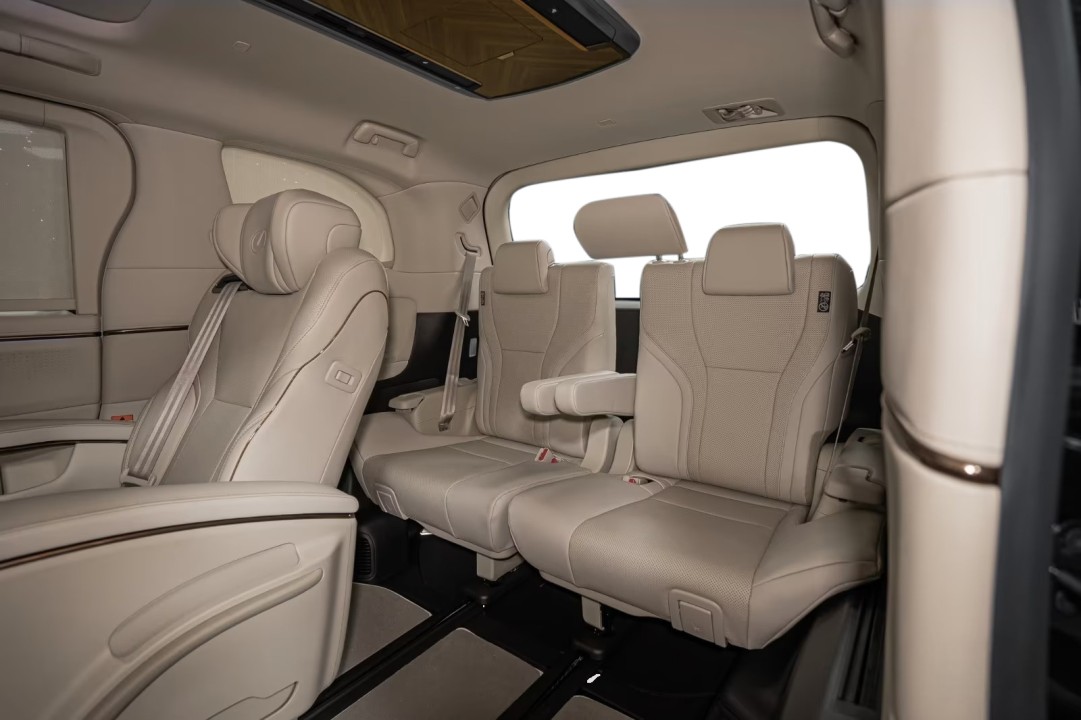 Lexus LM 350h Executive - foto 23