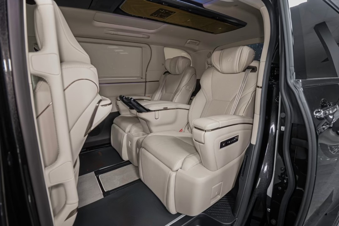 Lexus LM 350h Executive - foto 25