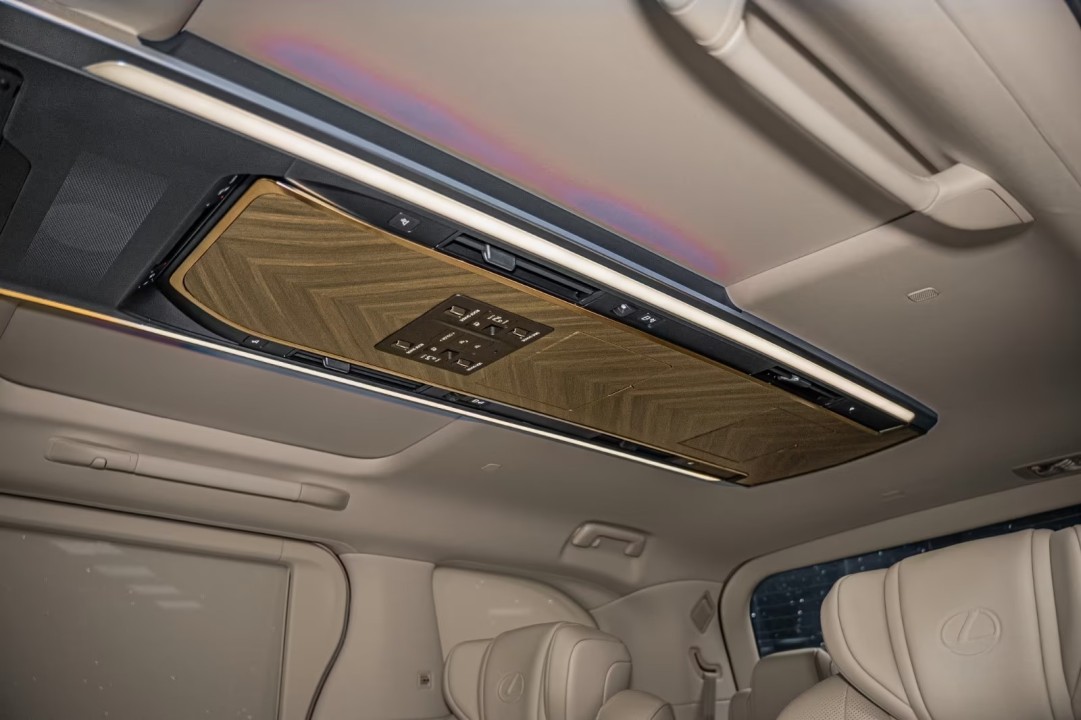 Lexus LM 350h Executive - foto 28