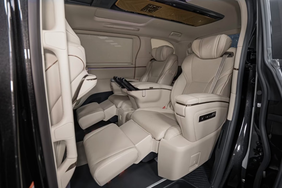 Lexus LM 350h Executive - foto 22