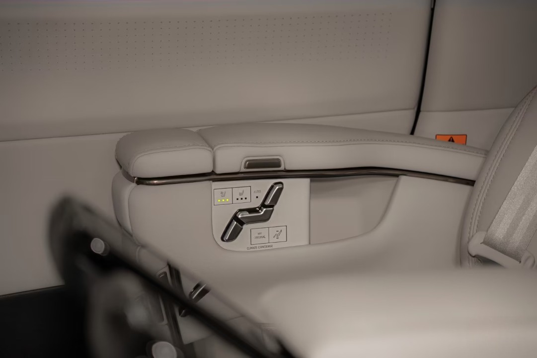 Lexus LM 350h Executive - foto 29