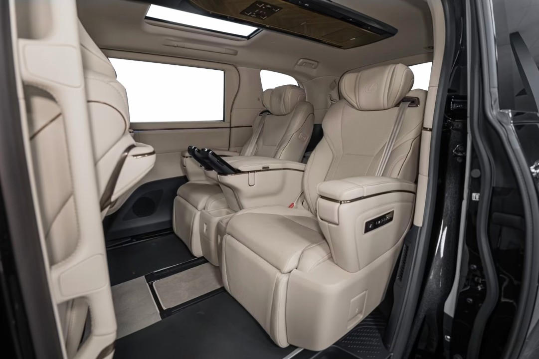 Lexus LM 350h Executive - foto 24