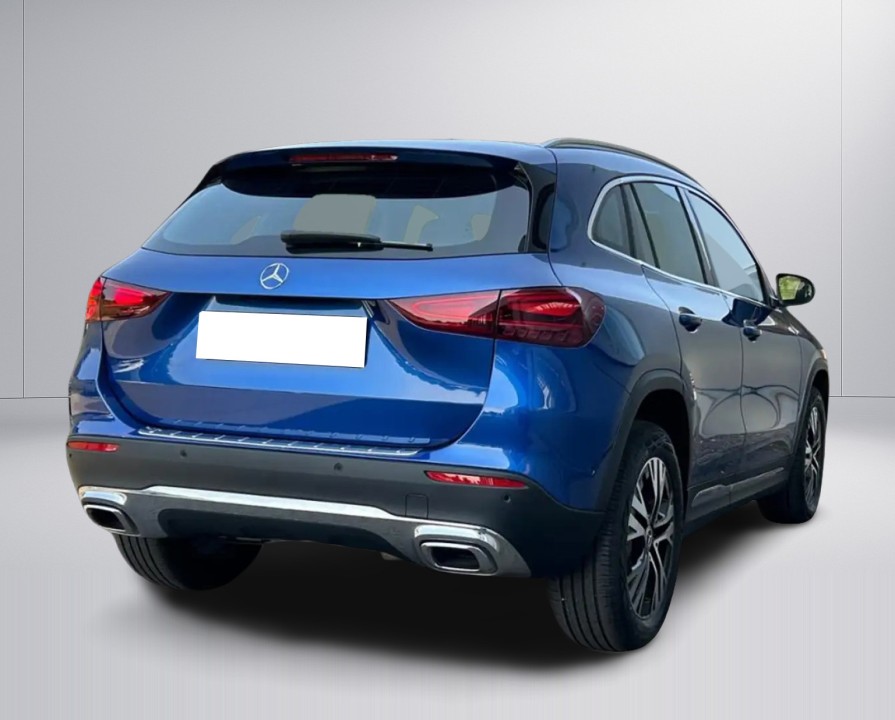 Mercedes-Benz GLA 220d 4MATIC (2)