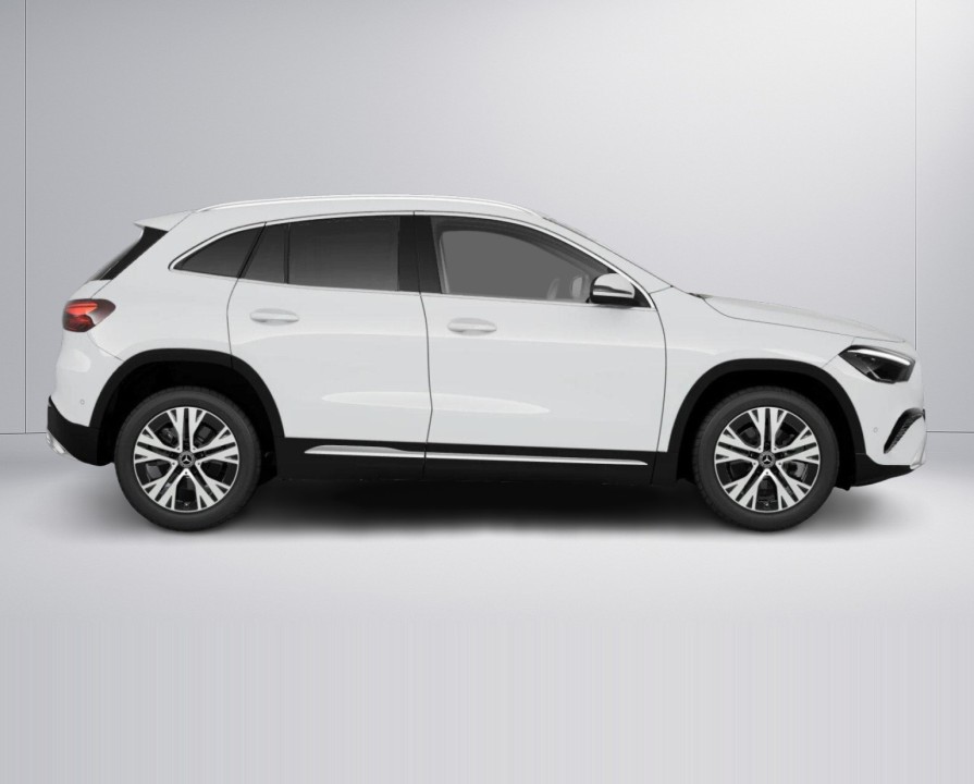 Mercedes-Benz GLA 220d 4MATIC (2)