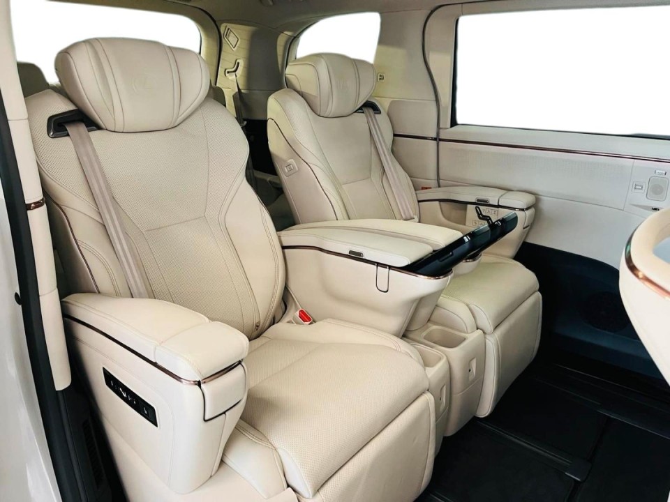 Lexus LM 350h Executive - foto 11