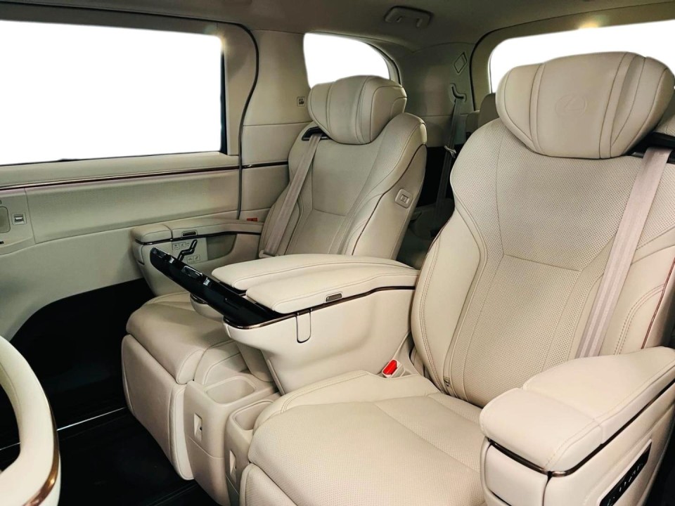 Lexus LM 350h Executive - foto 9