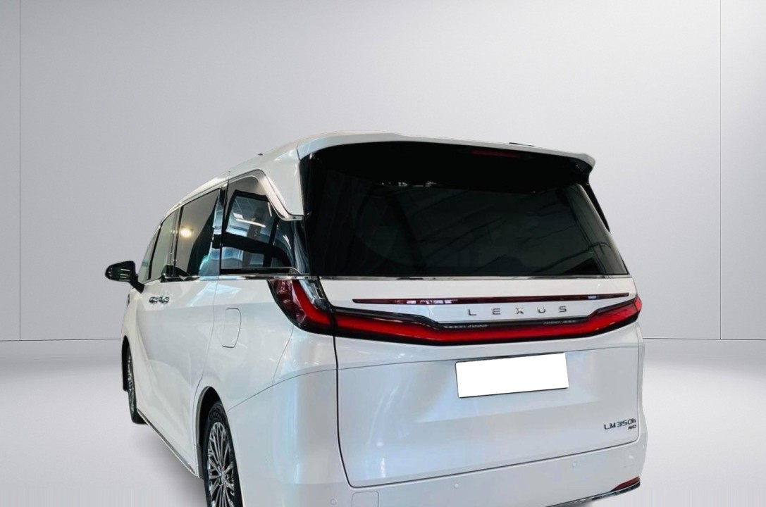 Lexus LM 350h Executive (4)