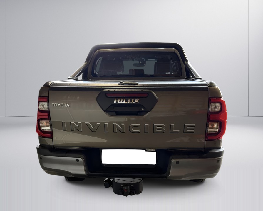 Toyota Hilux Invincible (3)