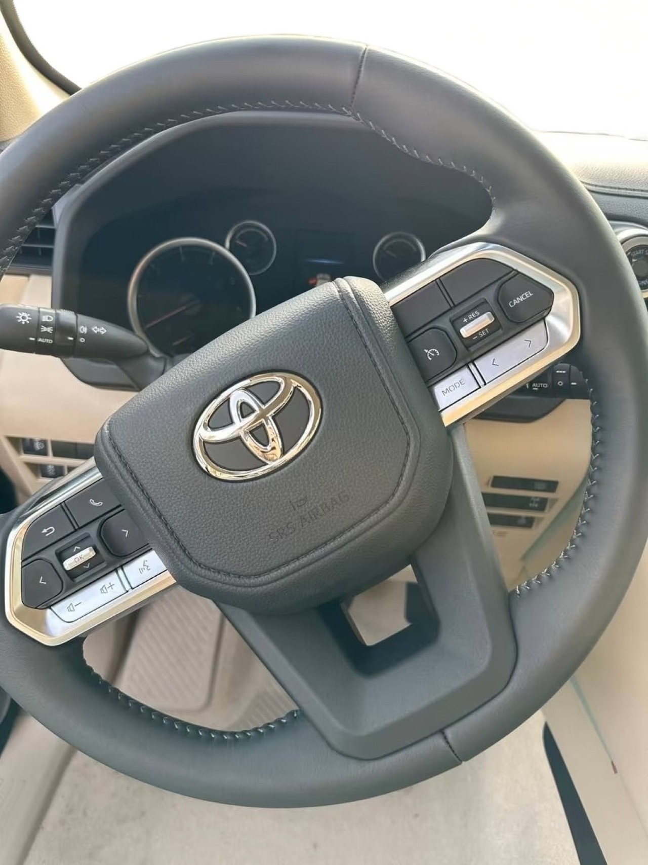 Toyota Land Cruiser LC300 Elegance (5)