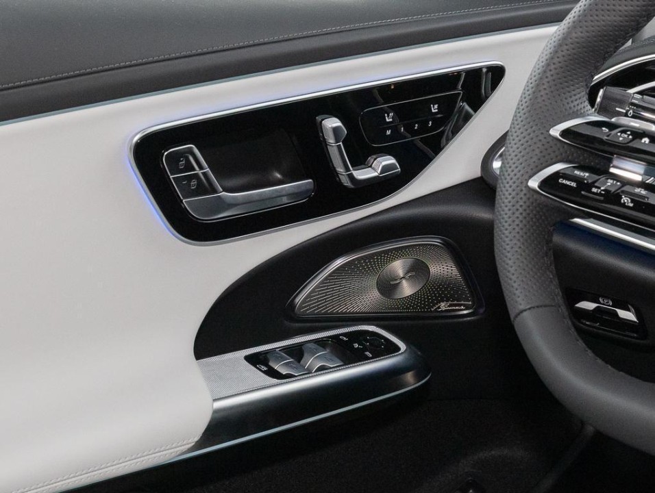 Mercedes-Benz E 300e 4MATIC AMG Line - foto 8