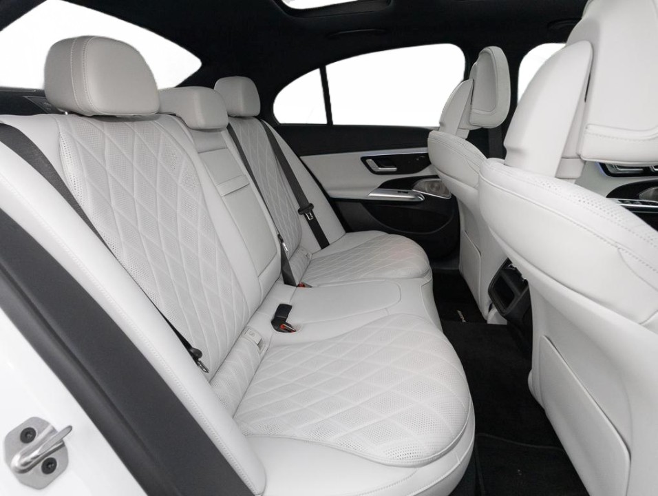 Mercedes-Benz E 300e 4MATIC AMG Line (5)