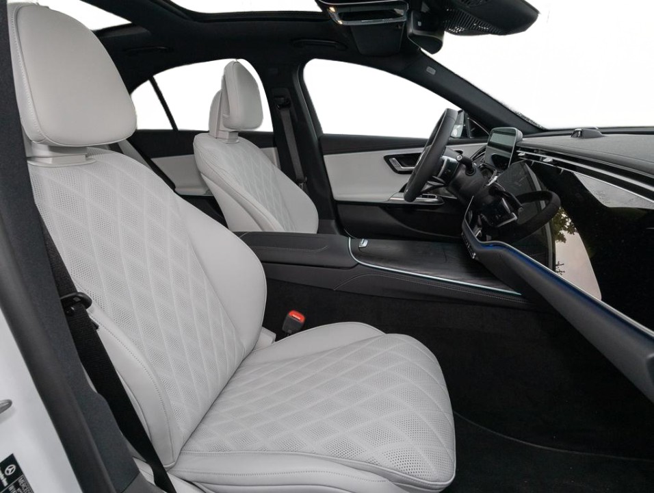 Mercedes-Benz E 300e 4MATIC AMG Line (4)