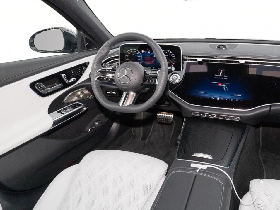 Mercedes-Benz E 300e 4MATIC AMG Line - foto 6